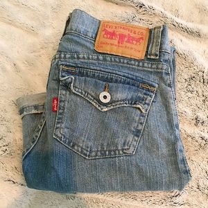 VINTAGE LEVI JEANS